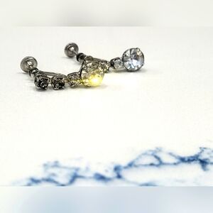 VINTAGE SPARKLY SCREW BACK EARRINGS